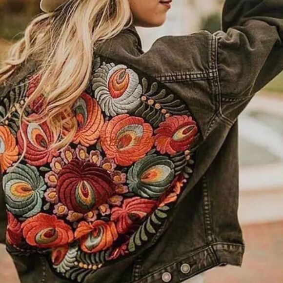 Gorgeous embroidered Jacket  - Picture 4 of 5